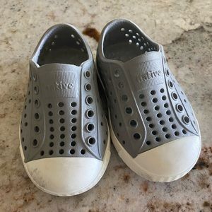 Toddler native shoes size 4
